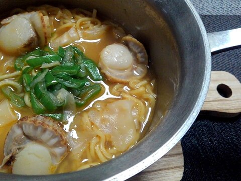 生食用冷凍帆立と餃子の皮の帆立インスタントラーメン